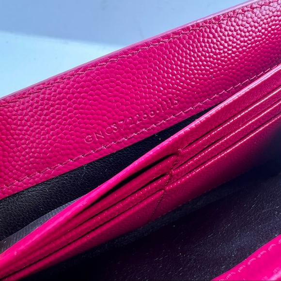 Saint Laurent Monogram WOC - Picture 9 of 14